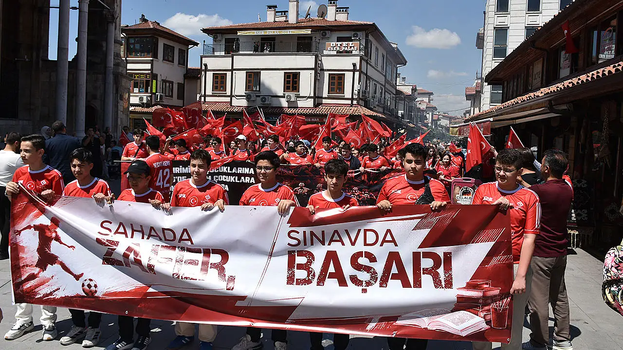 Konya'da LGS adaylarından Milli takıma destek