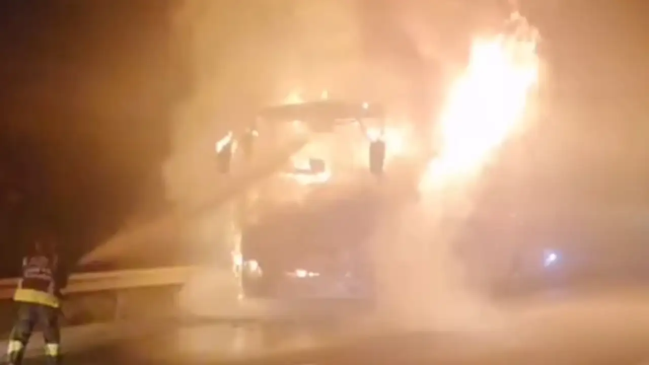 Konya'da seyir halindeki otobüs alevler içinde kaldı!