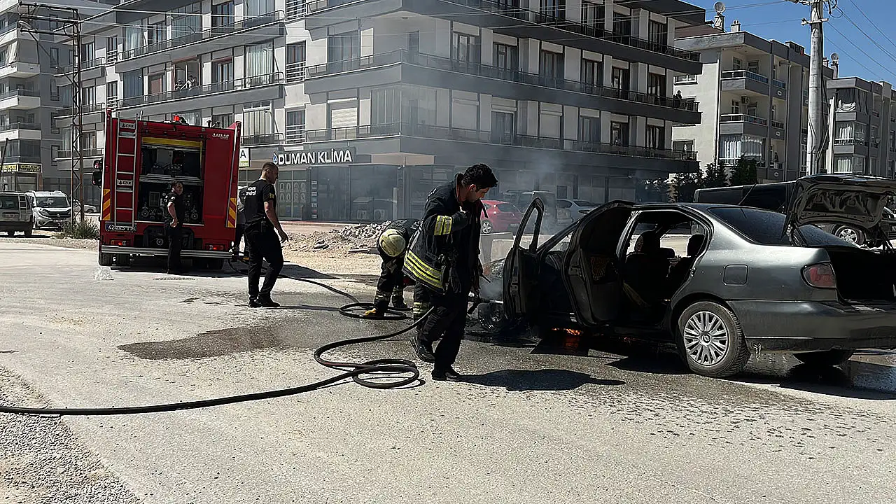 Konya'da seyir halindeki otomobil bir anda alev topuna döndü!