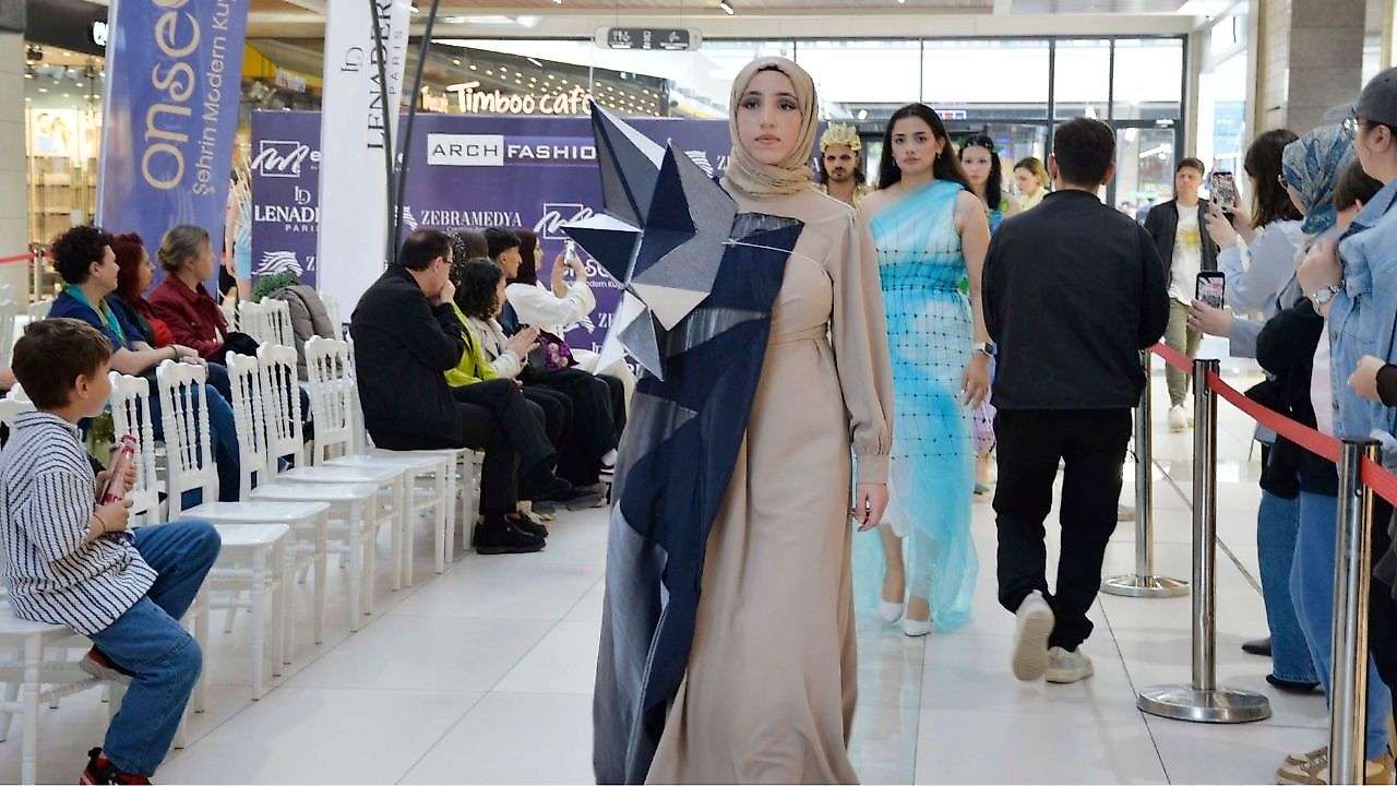 Konya'daki defilede mimari yapılar podyumda sergilendi