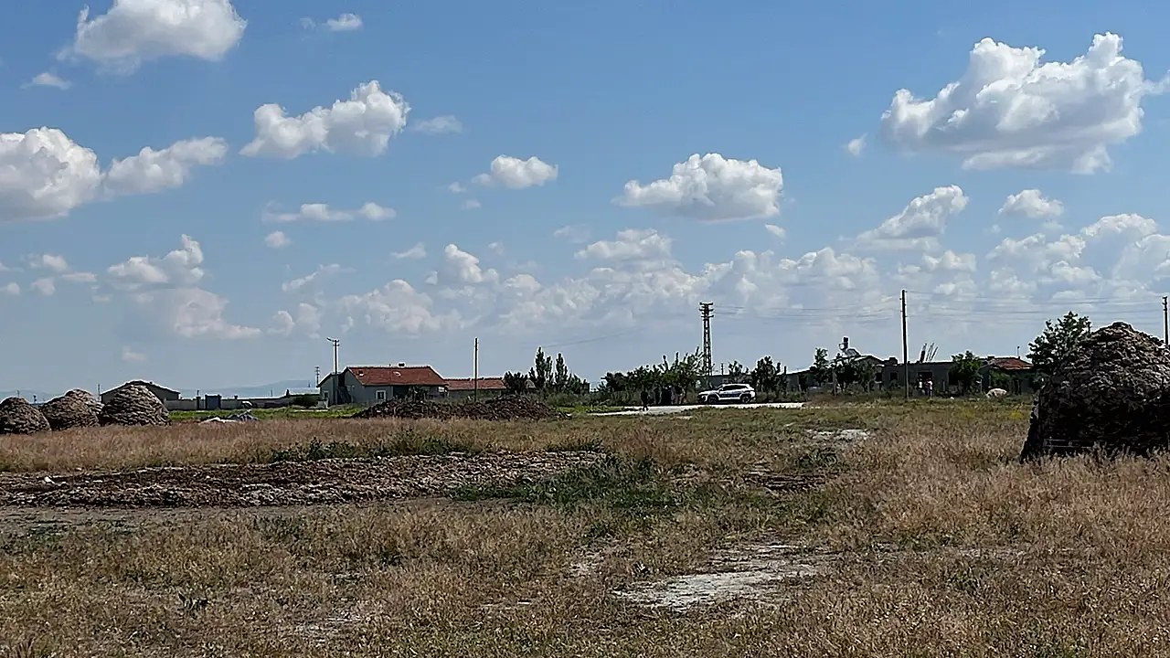 Konya Karatay'da çocuklar arasında çıkan kavgaya ailelerin de dahil olmasıyla arbede yaşandı.