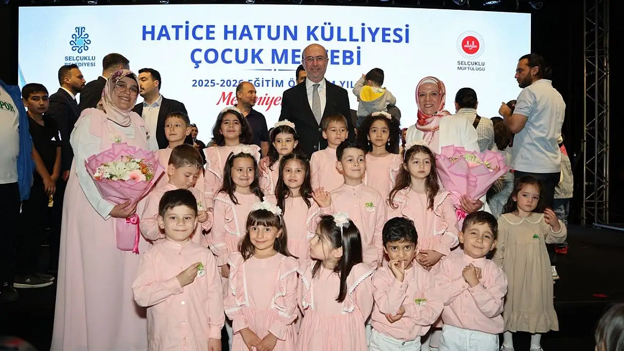 Konya'daki külliyede mezuniyet coşkusu