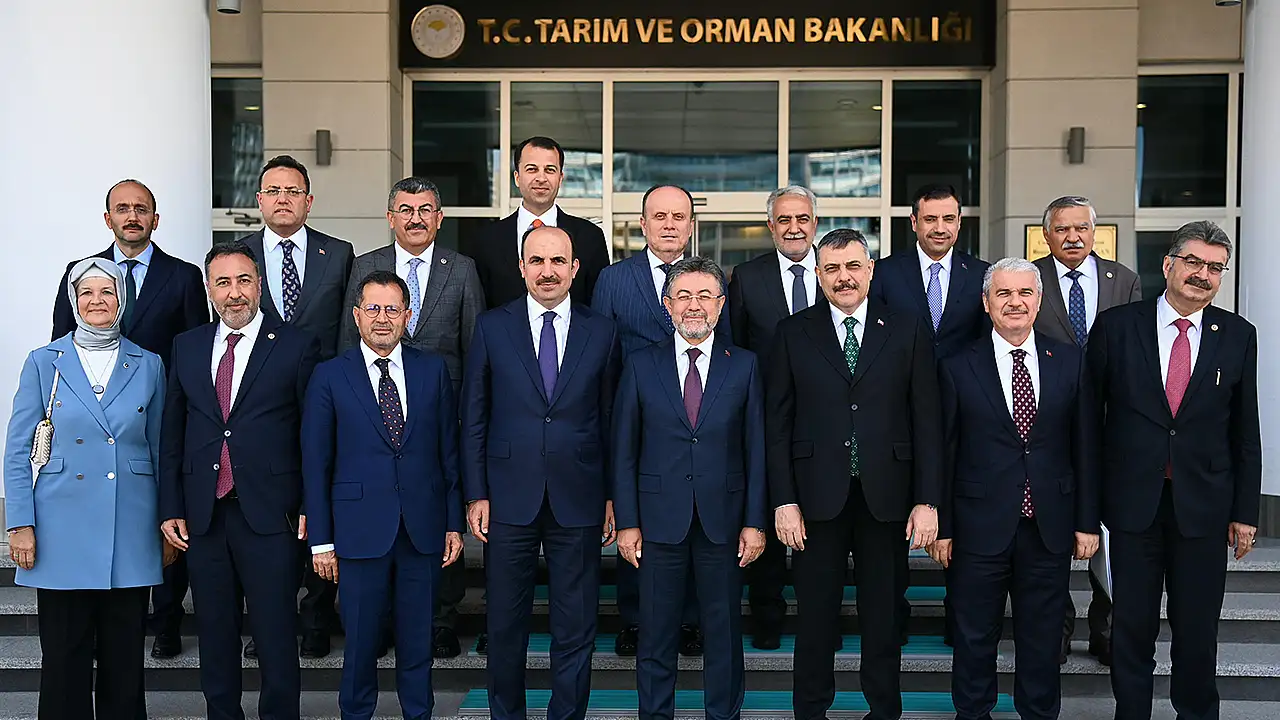İçişleri Bakanı Mustafa Çiftçi, Konya Valisi İbrahim Akın, AK Parti Konya Milletvekilleri Orhan Erdem, Meryem Göka, Abdullah Ağralı, Mehmet Baykan, Ziya Altunyaldız, Latif Selvi, Mustafa Hakan Özer, Hasan Ekici, Konya Büyükşehir Belediye Başkanı Uğur İbrahim Altay ve AK Parti Konya İl Başkanı Fatih Özgökçen; Ulaştırma ve Altyapı Bakanı Abdulkadir Uraloğlu ile Tarım ve Orman Bakanı İbrahim Yumaklı’yı ziyaret etti.