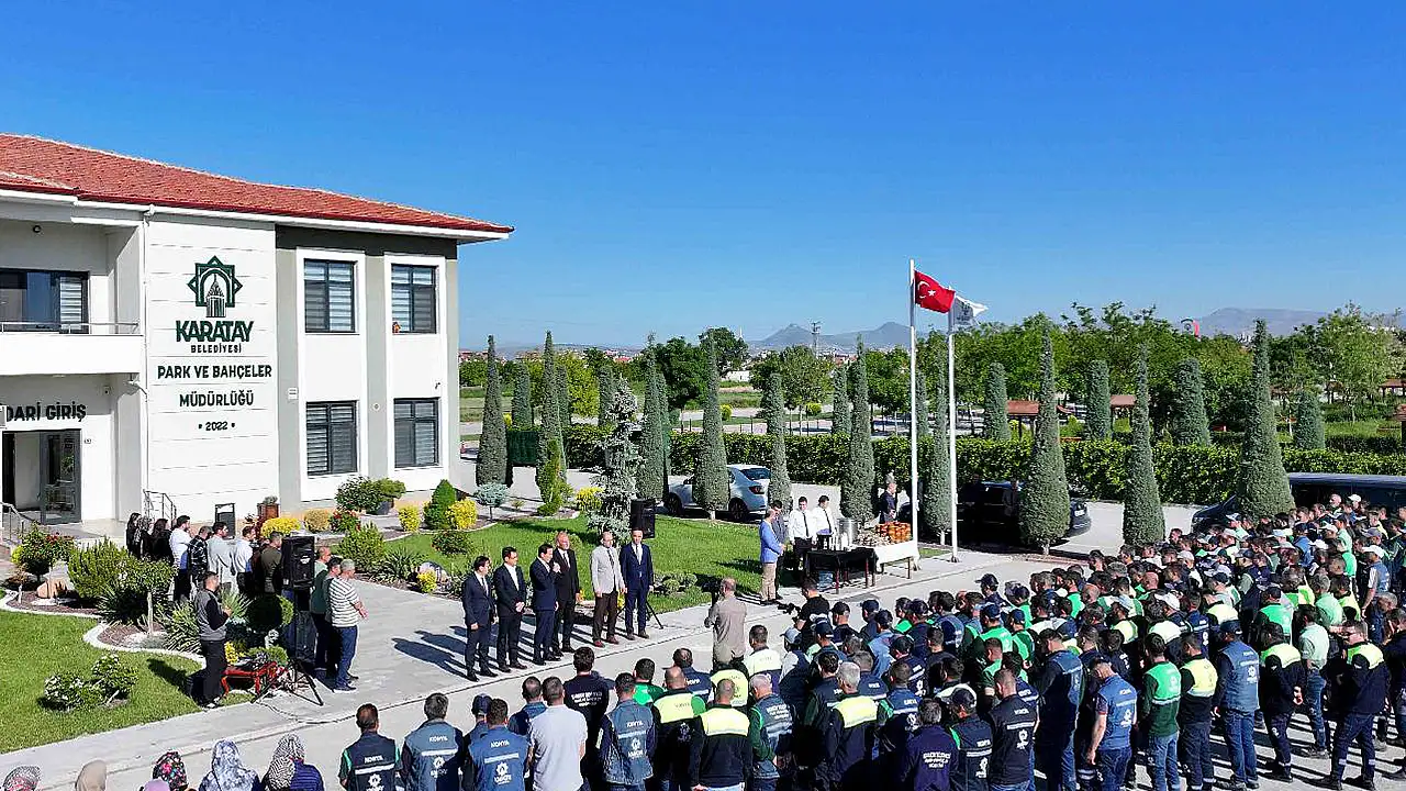 Bayram süresince Karatay genelinde temizlik, güvenlik ve huzurun sağlanması için gece gündüz fedakarca görev yapan belediye ekiplerine özverili çalışmalarından dolayı teşekkür edildi.