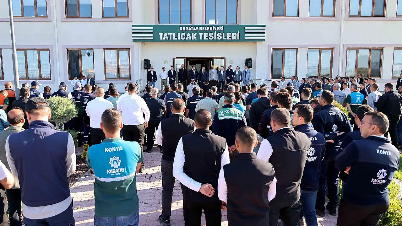 Belediye başkan yardımcıları ve birim müdürlerinin de katıldığı bayramlaşma programı kapsamında, Tatlıcak Tesisleri ile Park ve Bahçeler Müdürlüğü binaları ziyaret edildi.