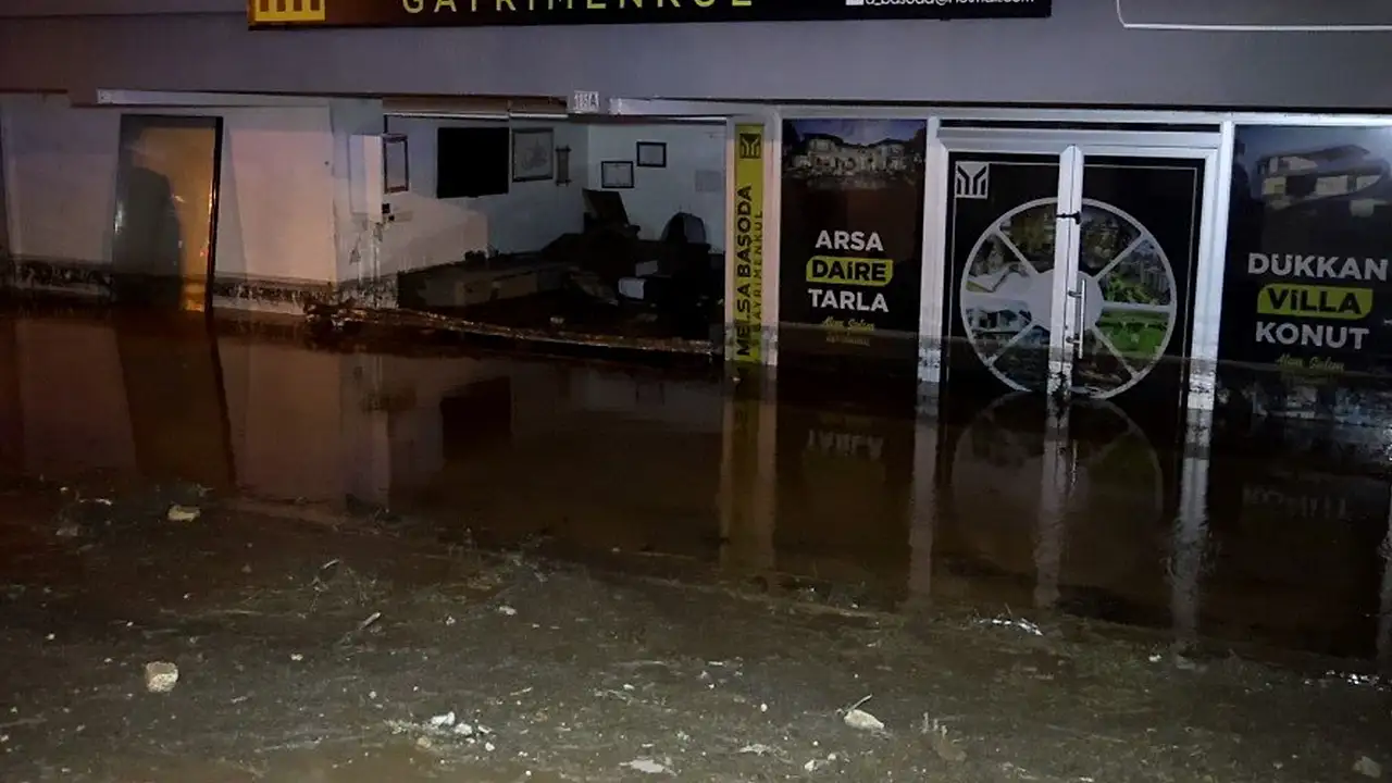 Konya'yı sel aldı! Esnaf o anları anlattı