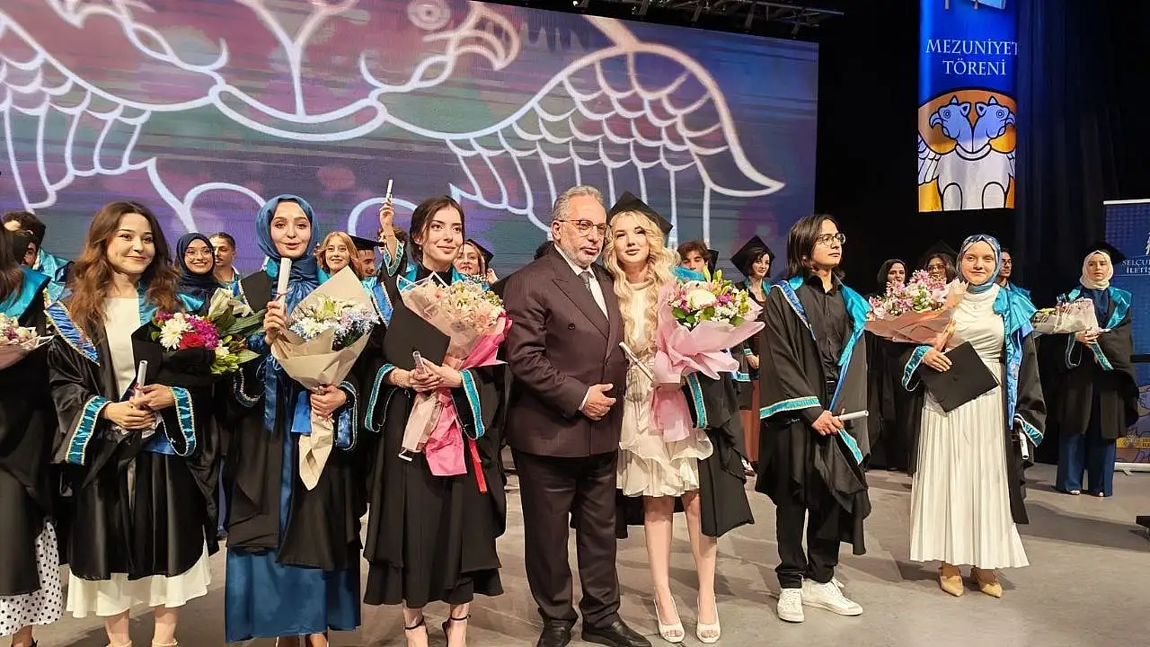 Konya S.Ü İletişim Fakültesi'nde coşkulu mezuniyet