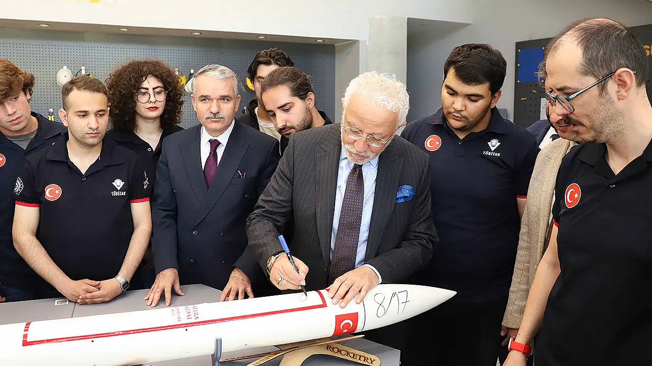 NEÜ'den geleceğe damga: Öğrenciler mezun olmadan işe hazırlanıyor