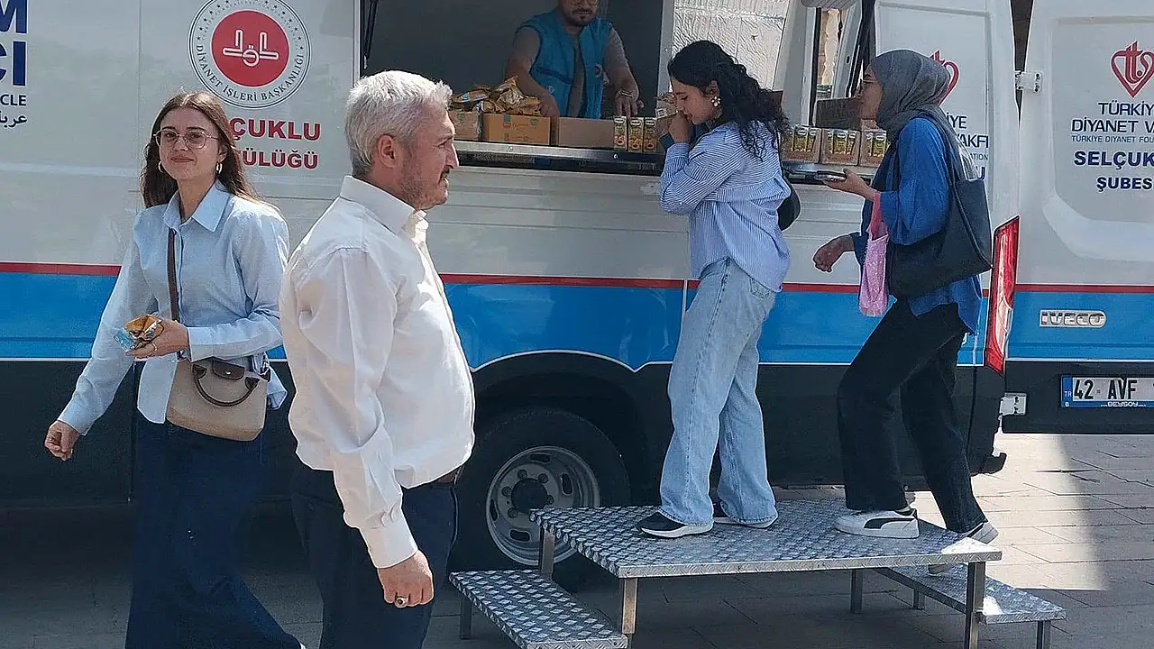 Selçuklu Müftülüğü YKS'de ailelerin yanındaydı