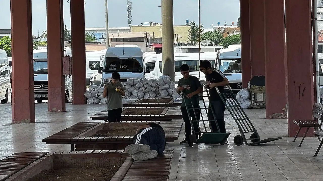 Adana sıcağından bunalan yolcu çareyi Konya'da buldu
