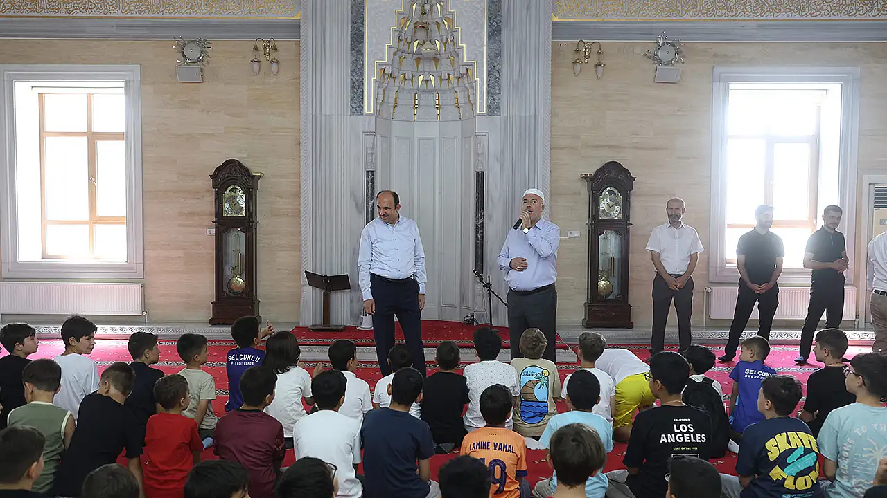 Başkan Altay'dan Selçuklu Merkez Camii Kur'an kursuna ziyaret