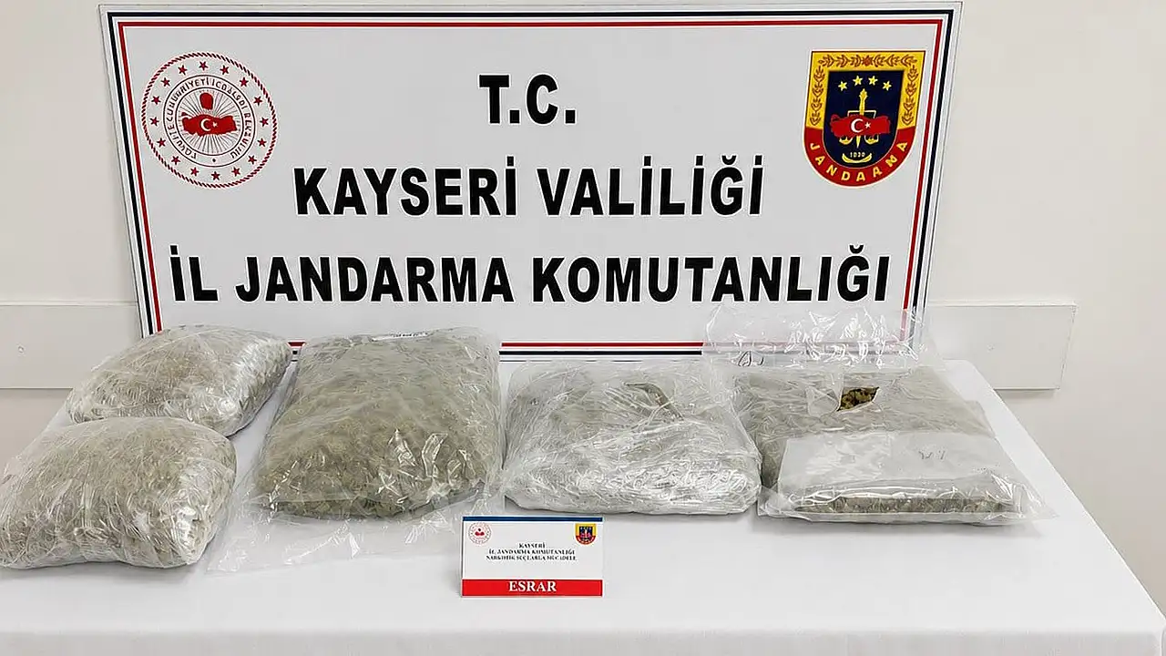 CHP'li meclis üyesi otomobilinde 5 kilo esrarla yakalanarak tutuklandı