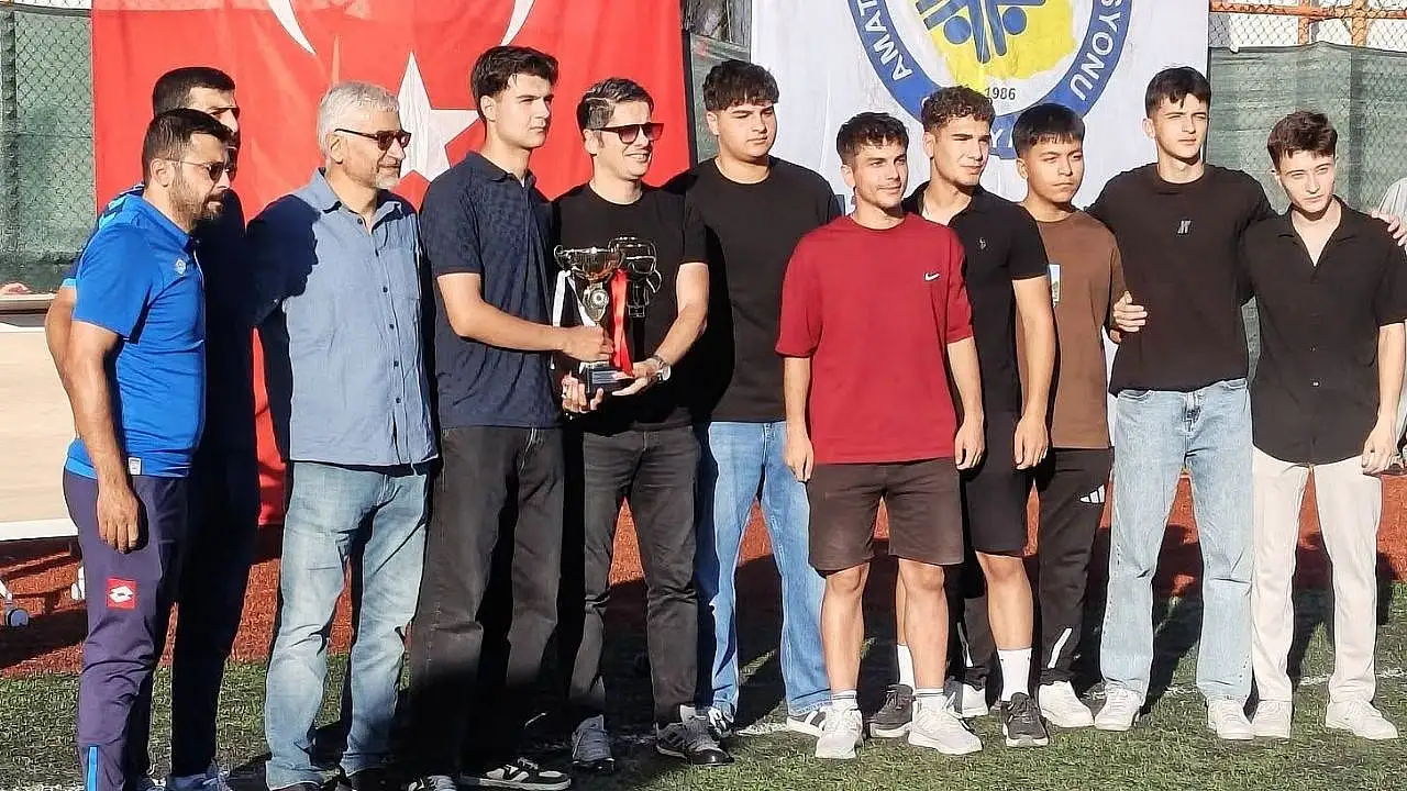 Konya 2. Küme şampiyonları kupalarını aldı