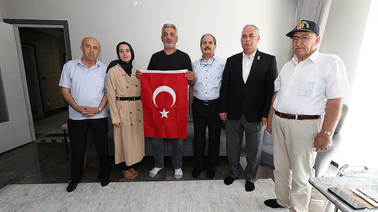 , 15 Temmuz Demokrasi ve Milli Birlik Günü'nde gazi Mustafa Türkel ve Metin Ayvaz'ı evlerinde ziyaret eden Konya Büyükşehir Belediyesi, Konya Büyükşehir Belediye Başkanı Uğur İbrahim Altay'ın selamları ve teşekkürleri iletti.