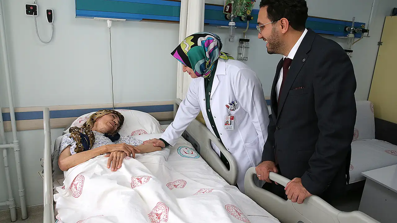 Konya'da 500 günlük tedavi zaferi! Alkış ve gözyaşlarıyla uğurlandı