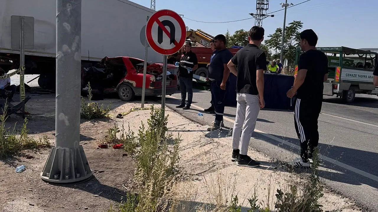 Konya'da can pazarı! Tırın çarptığı otomobilde 2 kişi hayatını kaybetti