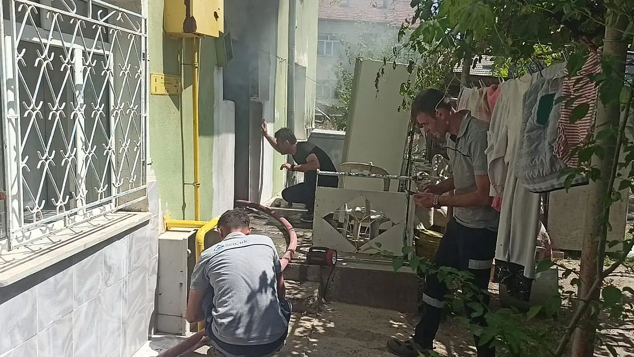 Konya'da ev yangını! Kilitli kapının ardında 6 çocuk mahsur kaldı