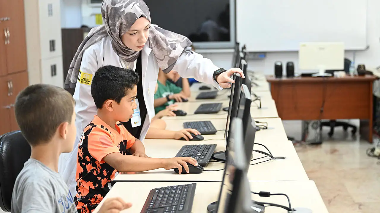 Konya'da 'Genç KOMEK Yaz Okulu' kapılarını açtı
