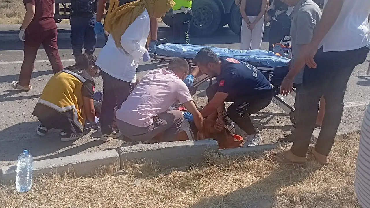 Konya'da korkutan kaza! Otomobil refüje çarptı