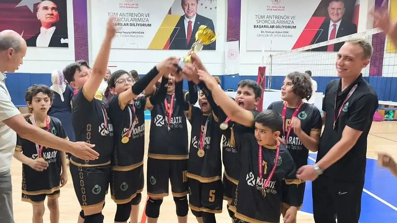 Konya'da minikler terledi, kupalar sahiplerini buldu