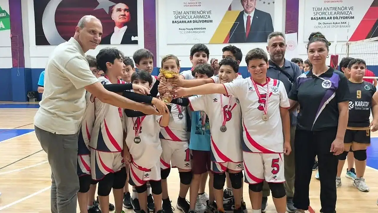 Konya'da minikler terledi, kupalar sahiplerini buldu