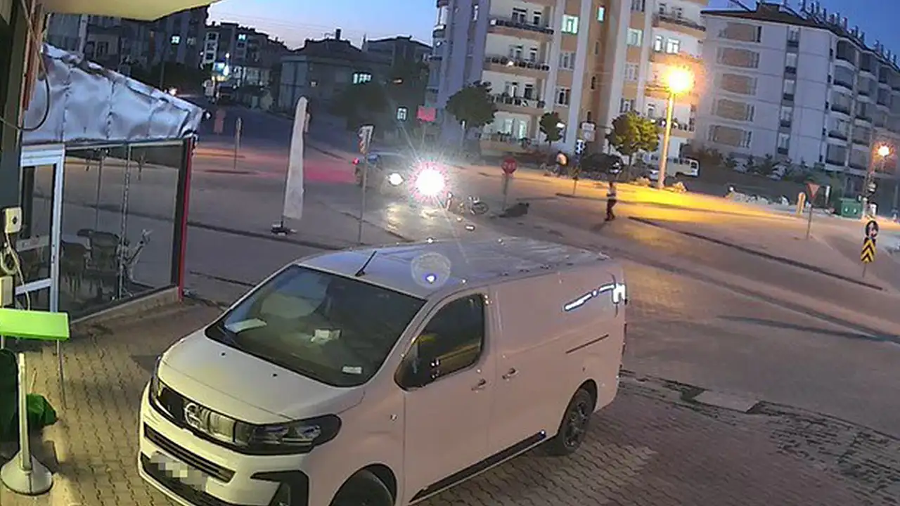 Konya'da yürekler ağza geldi! Otomobille motosiklet çarpıştı
