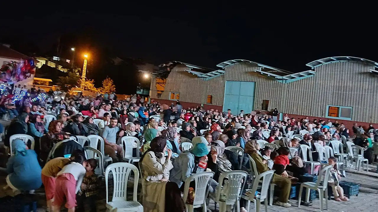 Konya'nın ilçeleri açık hava sinemada buluşuyor