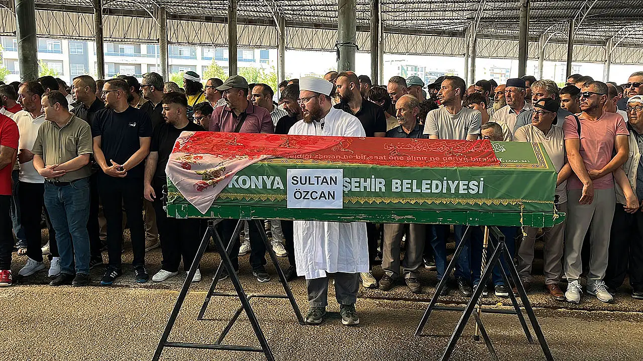 Konya'nın unutulmaz ismi 'Kırmızılı Kadın' defnedildi