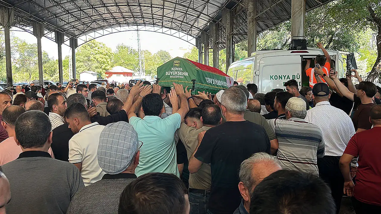 Konya'nın unutulmaz ismi 'Kırmızılı Kadın' defnedildi