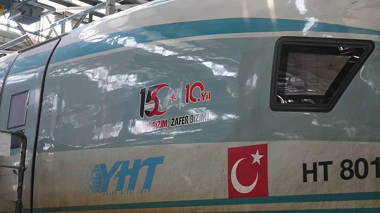 Konya YHT seferlerinde 15 Temmuz ruhu: Özel logolu trenler yola çıkıyor