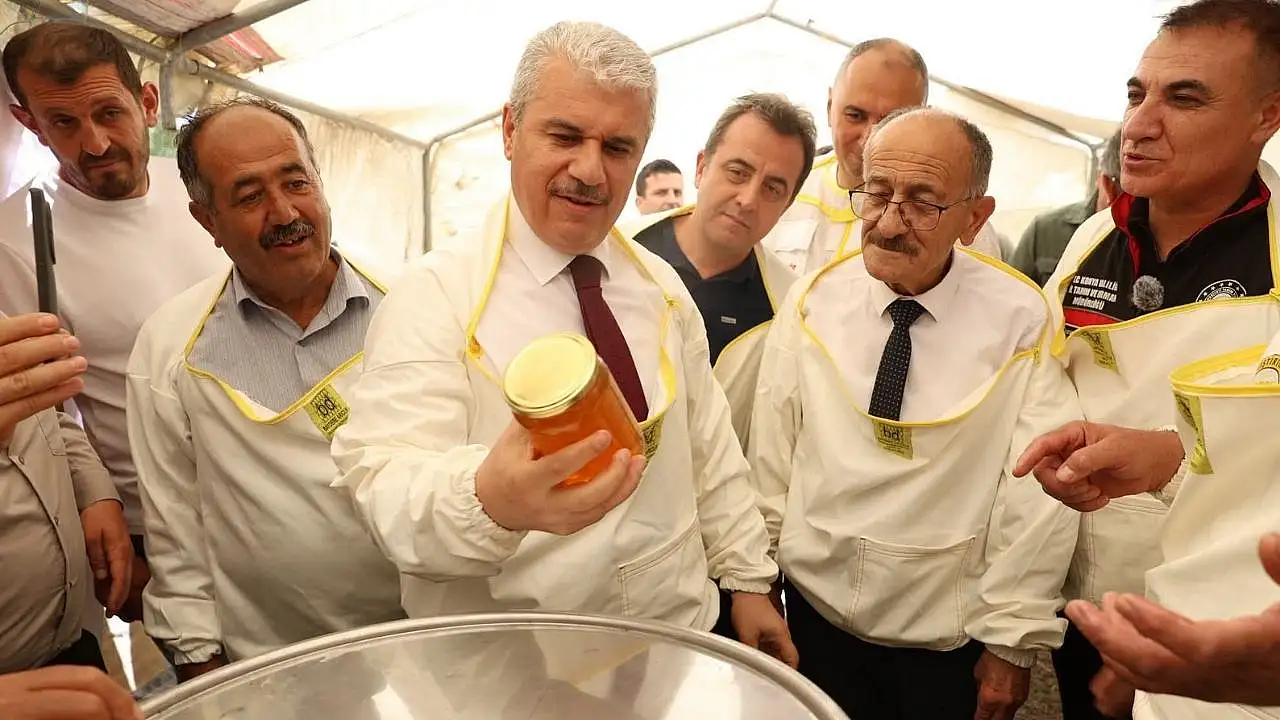 Konya'da meşhur bal hasadı Vali Akın'dan