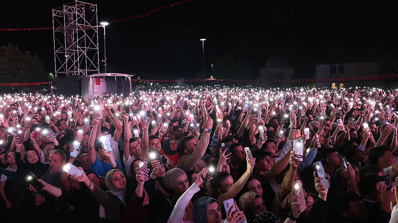 Kültür Yolu Festivalinde Mert Demir rüzgarı esti!