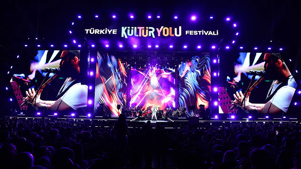 Özcan Deniz Konya'yı salladı!
