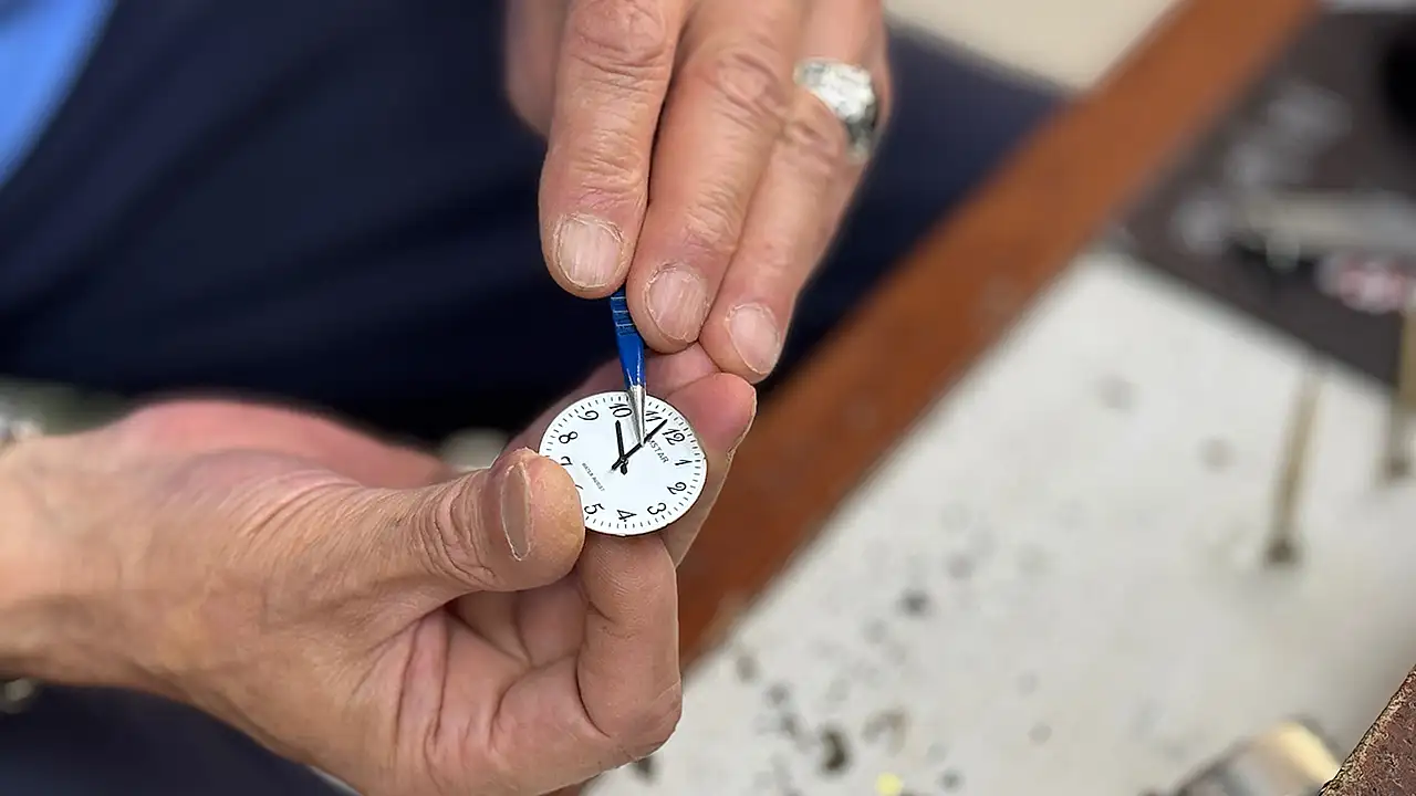 Saatlere hayat veren Konyalı usta: 4 kuşaklık aile mirası