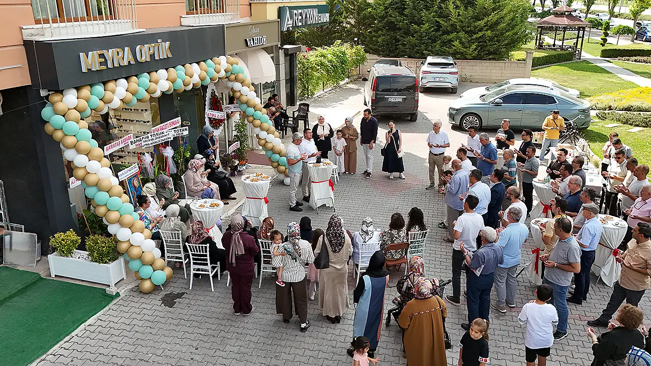 Şefik Can'da şıklığın yeni adresi Meyra optik