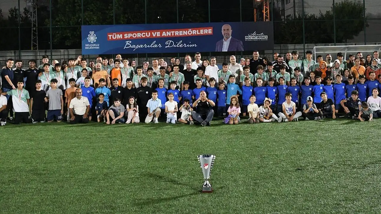 Türkiye şampiyonu Selçuklu U15 Takımı'na coşkulu karşılama