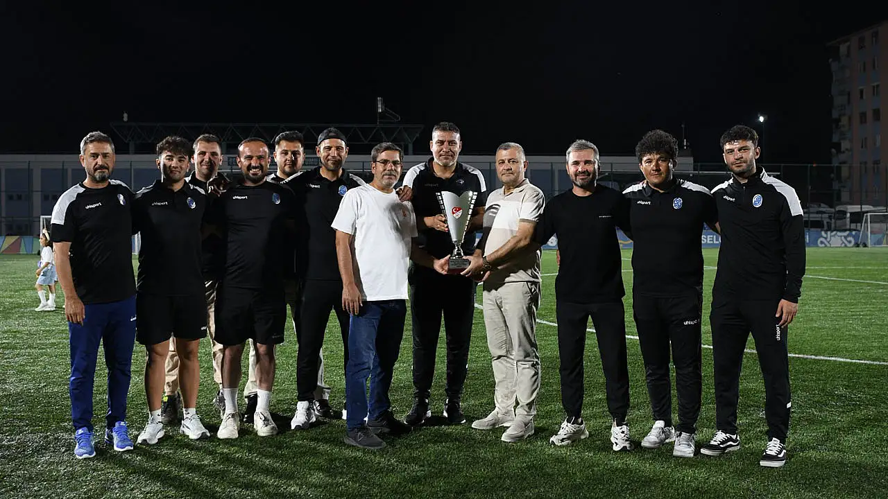 Türkiye şampiyonu Selçuklu U15 Takımı'na coşkulu karşılama