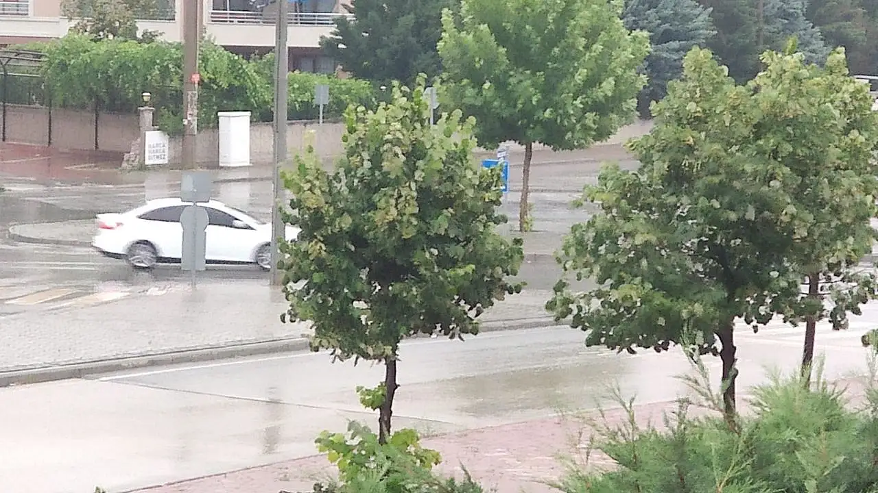 Konya'da gök gürültülü sağanak etkili oluyor