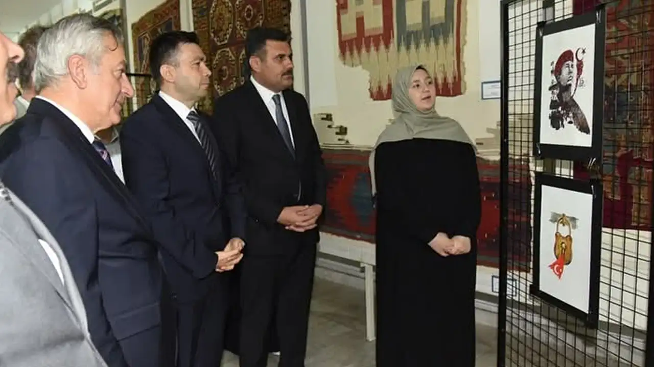 'Zamanın Kırıldığı Gece' Sergisi ziyaretçilerini ağırlıyor