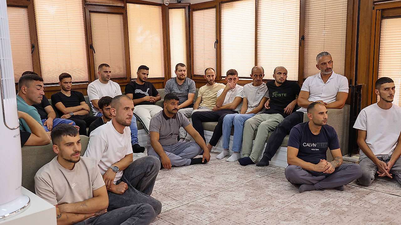 Başkan Kavuş'tan gençlere moral ziyareti: 'Bu savaşı birlikte kazanacağız'