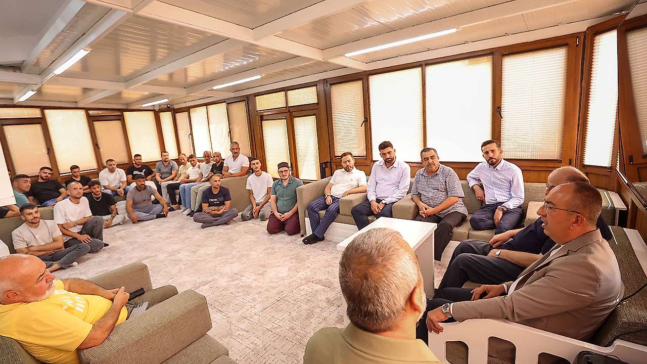 Başkan Kavuş'tan gençlere moral ziyareti: 'Bu savaşı birlikte kazanacağız'