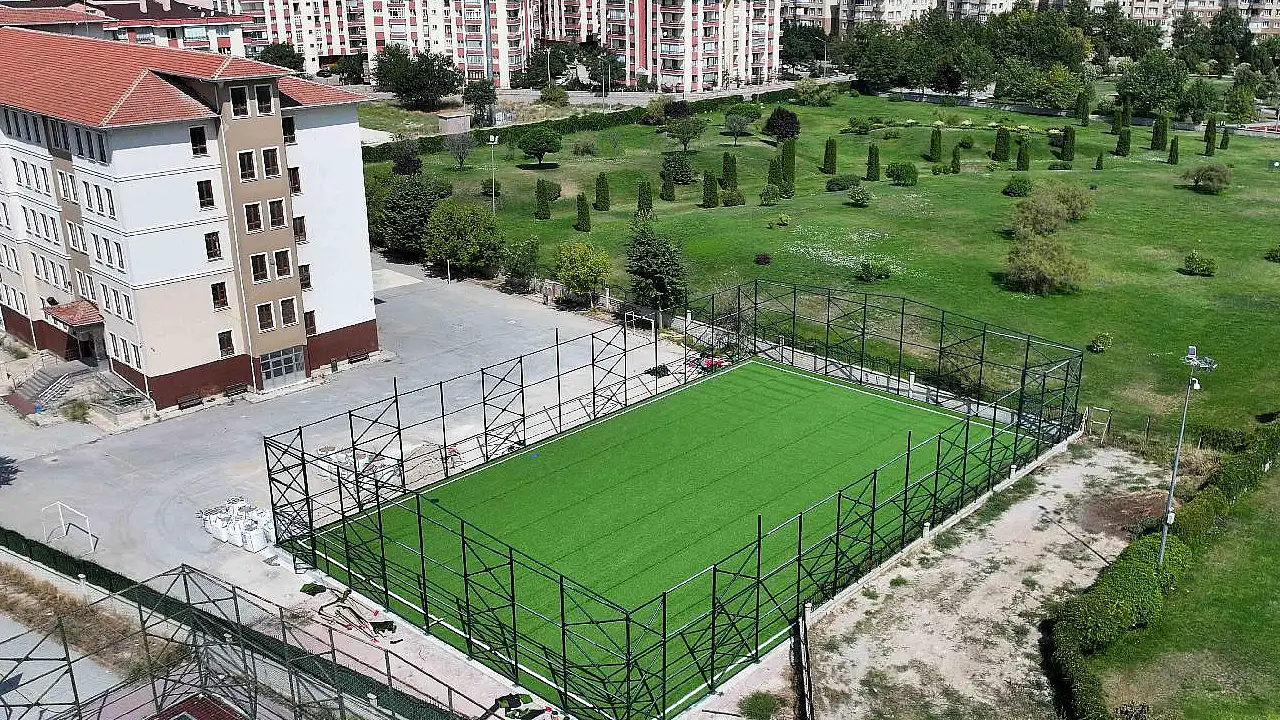 Karatay'da gençlere müjde: FIFA standartlarında halı sahalara yolda