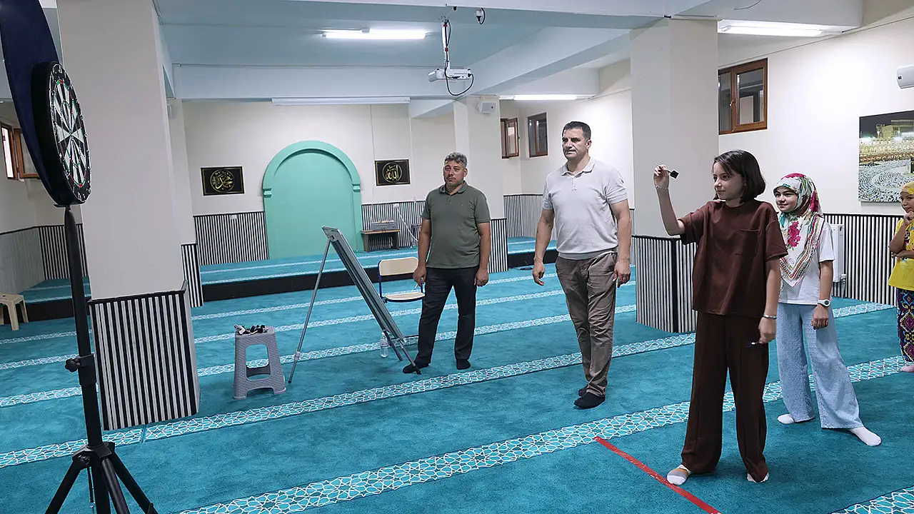 Karatay'da kız Kur'an Kursu öğrencilerine özel dart turnuvası