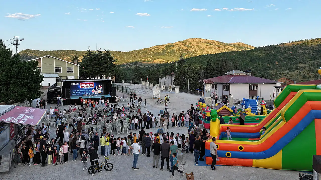 Konya Büyükşehir 80 bin kişiyi sinemayla buluşturdu