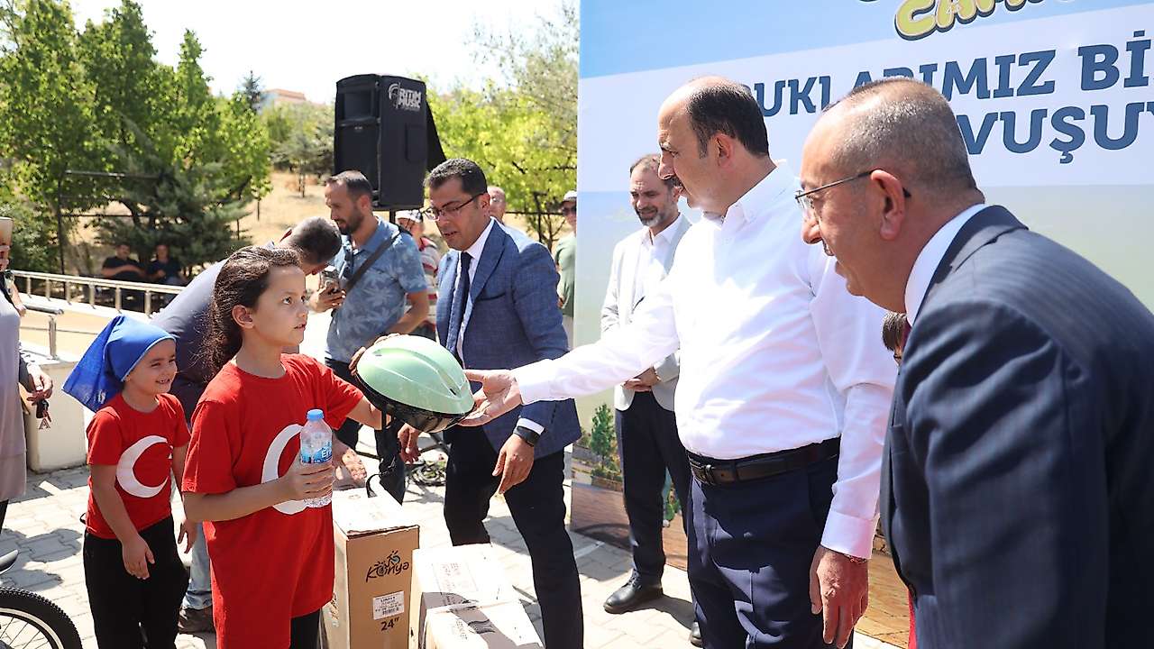 Konya'da 116 bin çocuk camiyle ve bisikletle buluştu