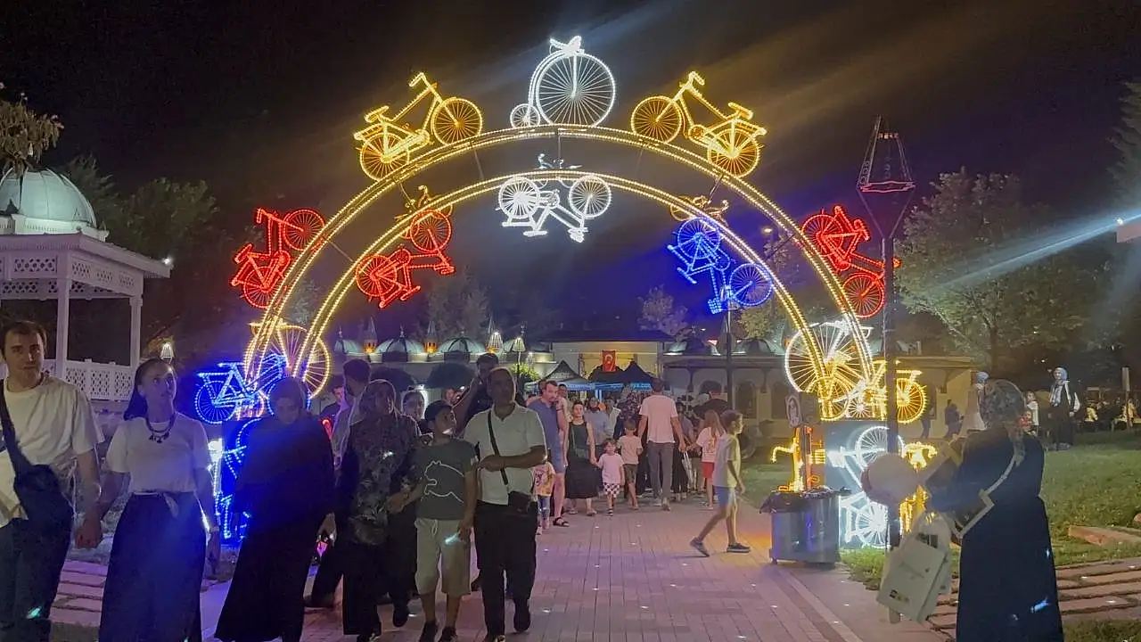 Konya'da çocukların festival keyfi sürüyor