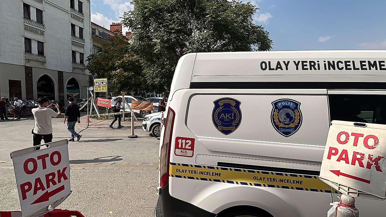 Konya'da dehşet anları kamerada: Silah ateş almayınca bıçaklandı