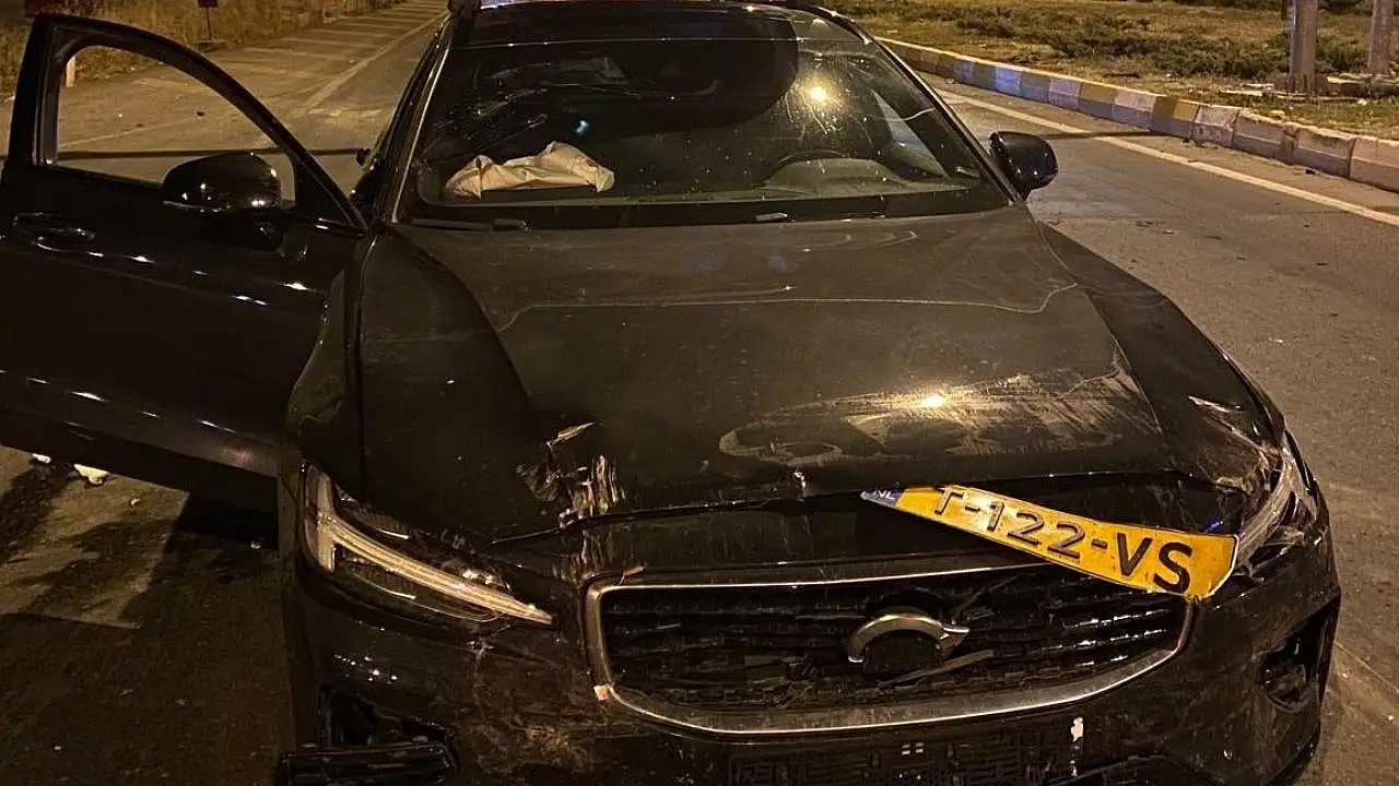 Konya'da iki otomobil kafa kafaya çarpıştı
