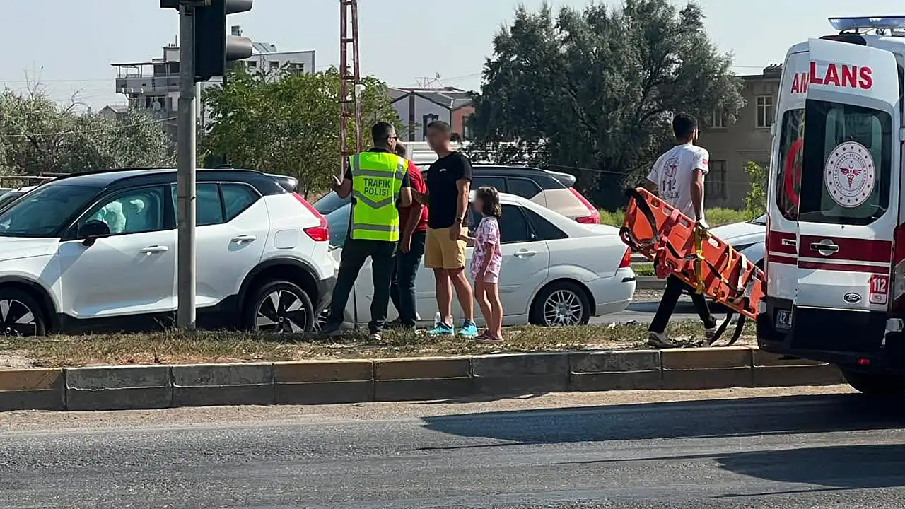 Konya'da korkutan kaza! Kırmızı ışıkta bekleyen araca çarptı
