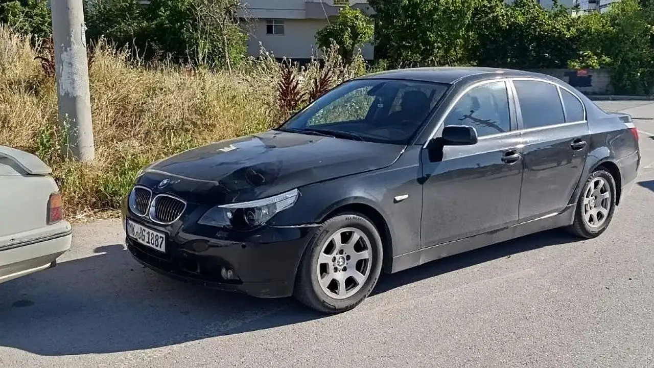 Konya'da şiddetli çarpışma: Motosiklet park halindeki araca savruldu!